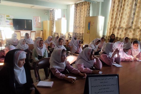 بازدید دانش‌آموزان فیروزکوهی از پژوهش‌سرای شهدای هسته‌ای 