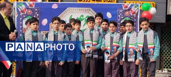 حماسه حضور فرهنگیان و دانش‌آموزان منطقه ۵ در راهپیمایی ۲۲ بهمن