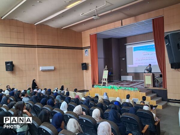 همایش مشاوره انگیزشی و آمادگی برای آزمون های مدارس برتر ویژه دانش آموزان پایه هشتم و نهم دبیرستان وکیلی۱۰