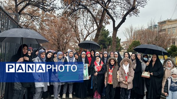 جلوه‌های دانش‌آموزی راهپیمایی ۲۲بهمن در تبریز
