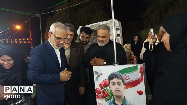 حضور معاون حقوق بشر وزیر دادگستری در گلزار شهدای شجره طیبه میناب