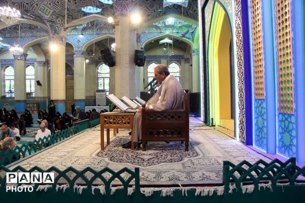 محفل جزء خوانی قرآن در امامزاده سید جعفر محمد یزد
