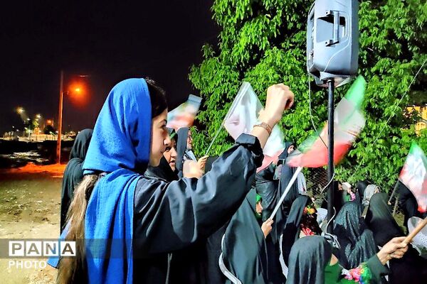 پرچم عزت را می‌بریم بالا 
