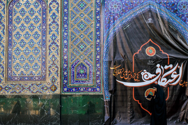قرائت دعای‌ام داوود در حرم مطهر رضوی 
