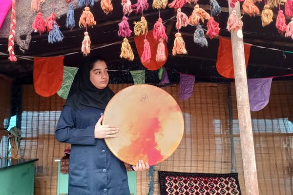 نمایشگاه آثار هنری دانش آموزان دبیرستان امام علی(ع) شهرستان ورامین