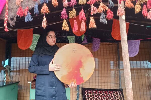 نمایشگاه آثار هنری دانش آموزان دبیرستان امام علی(ع) شهرستان ورامین