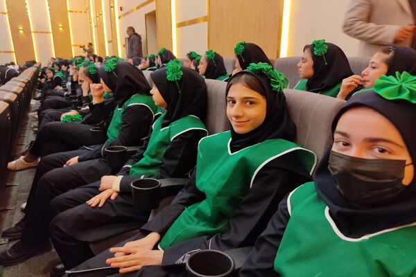 صدای زنگ انقلاب برای آغاز جشنی دوباره