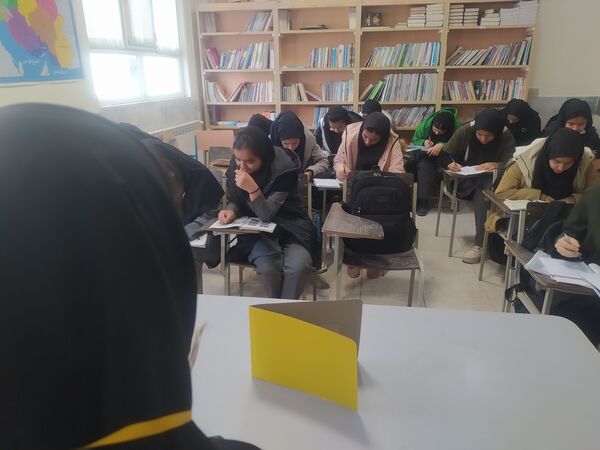 اجرای طرح مدادم در دبیرستان دخترانه امید 