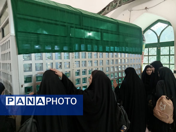 بازدید دانش‌آموزان جعفرآباد از کارگاه گلاب‌گیری روستای «بنابر»