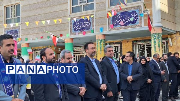 آیین متمرکز استانی جشن عاطفه‌ها‌ در دبیرستان فرزانگان یک ناحیه یک کرج 