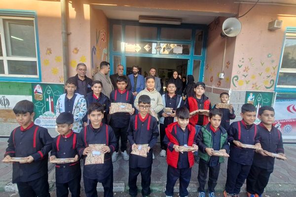 هفته کتاب و کتاب خوانی در مدارس فشافویه؛ فرصتی برای رشد فرهنگی دانش آموزان