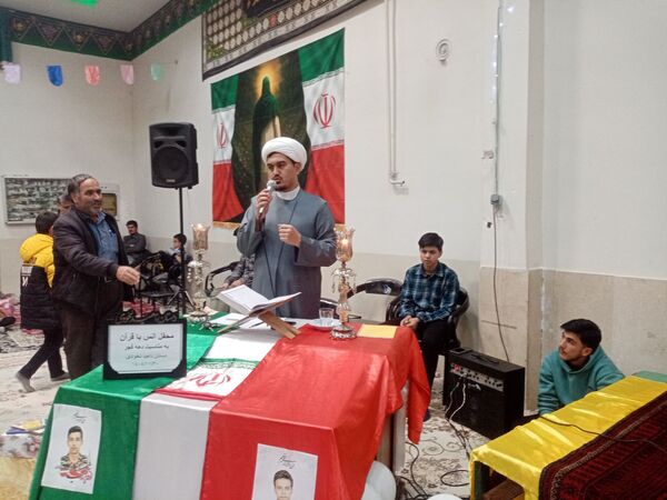 محفل انس با قرآن با حضور دانش آموزان دبستان دخترانه ناهید نخودی