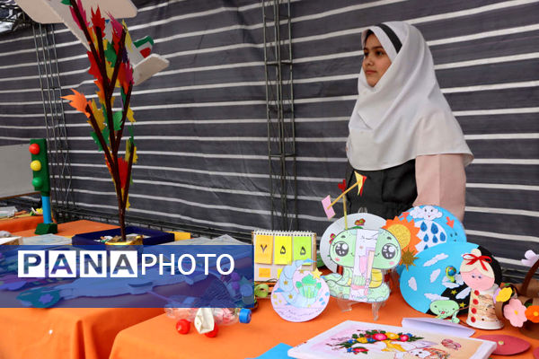 بازدید مدیر آموزش و پرورش اسلامشهر از بازارچه خیریه دبستان شاهد فاطمه زهرا(س)