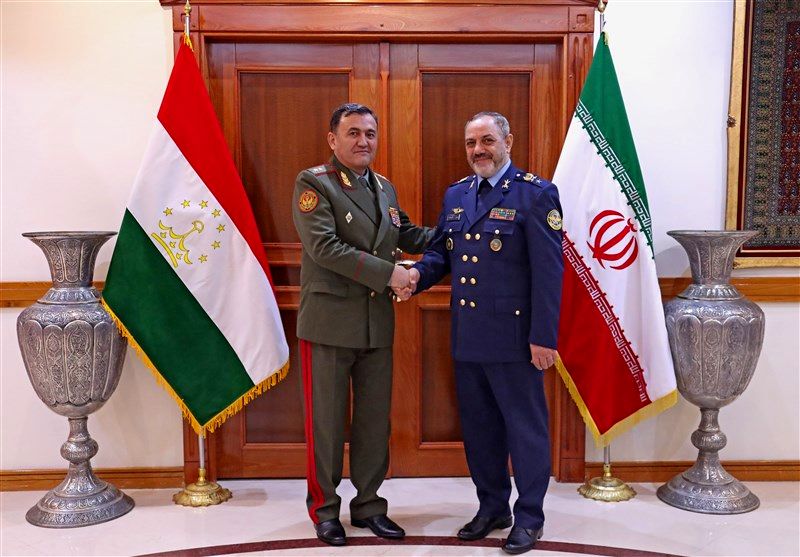 تاکید وزیر دفاع کشورمان بر توسعه همکاری‌های دفاعی میان ایران و تاجیکستان 
