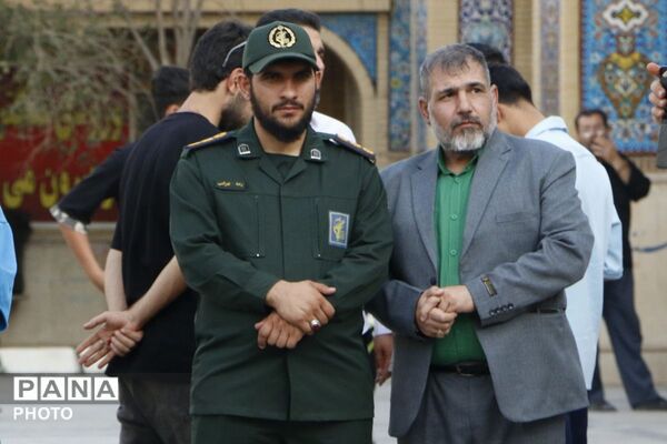 غبارروبی و گلباران مزار شهدای صفادشت همزمان با هفته دفاع مقدس