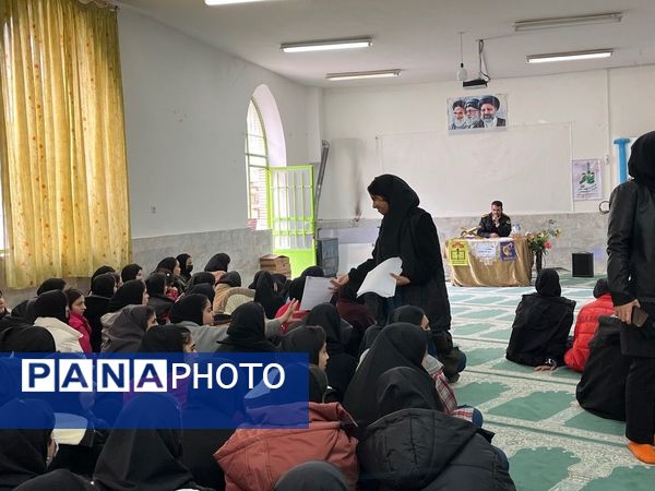 برگزاری جلسه پیشگیری از آسیب‌های اجتماعی در هنرستان بصیرت آشخانه