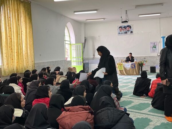 برگزاری جلسه پیشگیری از آسیب‌های اجتماعی در هنرستان بصیرت آشخانه