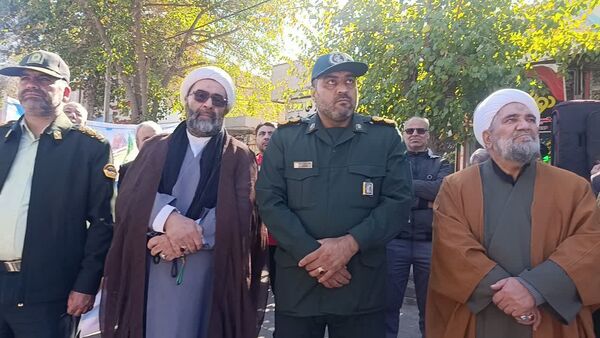 جوشش حماسه در گام های کوچک دانش آموزان امروز سفیران فردا