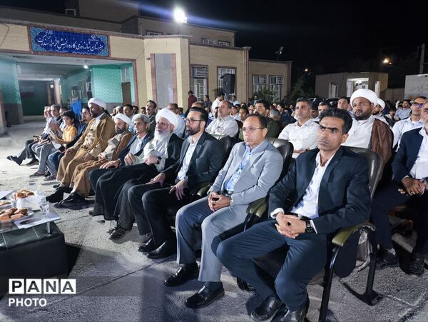 تجلیل معلمان منطقه سندرک در آیین بزرگداشت روز معلم