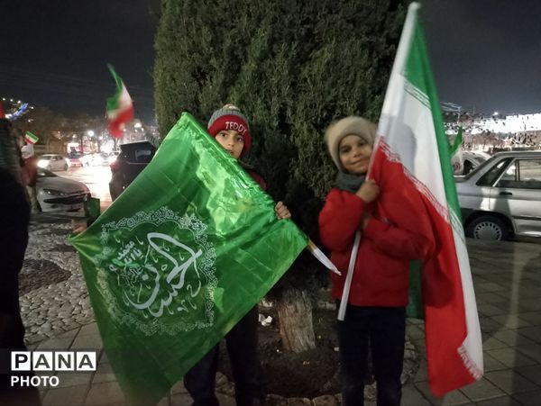 اجتماع پرشور مردم مشهد در بلوار هفت تیر باحضور فرهنگیان اداره آموزش وپرورش ناحیه شش مشهد 