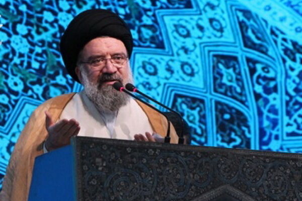 دشمن، فشار اقتصادی را با هدف ایجاد فاصله میان مردم و نظام دنبال می‌کند