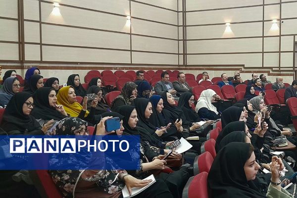 برگزاری کارگاه آموزشی هوش مصنوعی در سالن اجتماعات دکتر گل نراقی