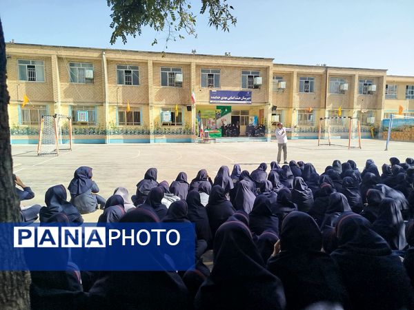 دانش‌آموزان مدرسه مهدی خدابنده با شهدا تجدید پیمان کردند