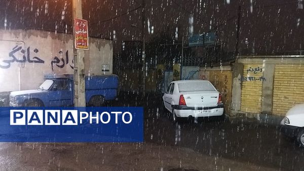 گذری بر دقایق اول بارش برف پاییزی در نیشابور 