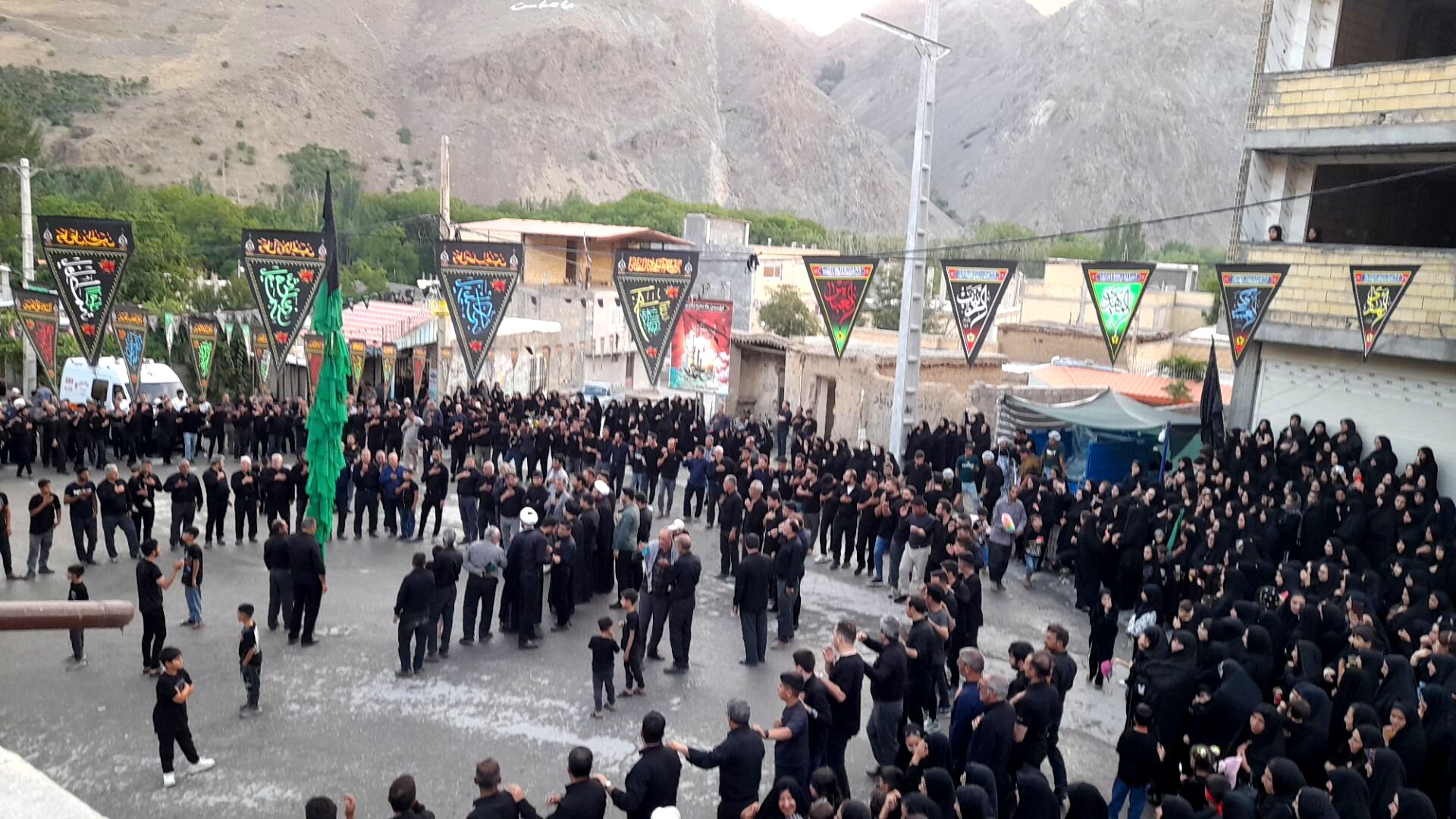 مراسم سوگواری، علم گردانی در روستای گرمدره 