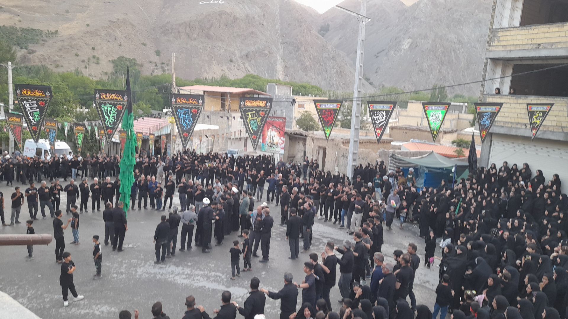 مراسم سوگواری، علم گردانی در روستای گرمدره 