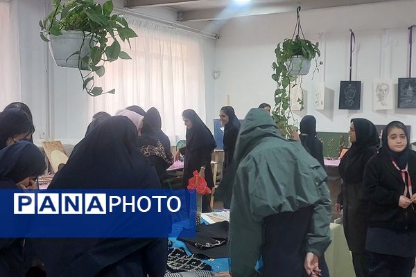 همدلی دانش‌آموزان، اولیاء و معلمان در جشن خلاقیت هنرستان کارآفرینان بهارستان دو