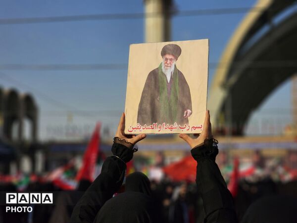 قاب ماندگار عشق؛ وداعی تاریخی در مصلی امام خمینی(ره)