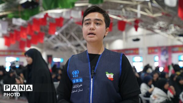 هم‌صدایی سه هزار دانش‌آموز اصفهانی در پویش ملی باید برخاست 