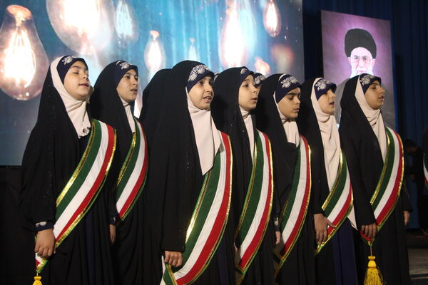 مراسم تقدیر از نخبه قرآنی دانشگاه فرهنگیان یزد 