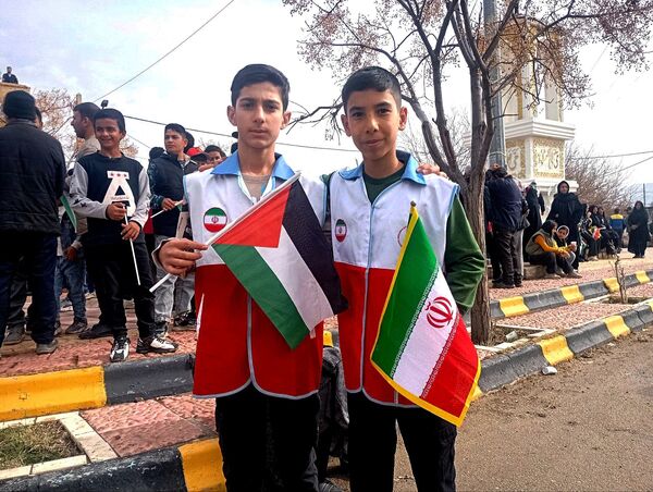حضور مردم شهرستان مانه در راهپیمایی ۲۲ بهمن