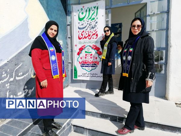 جشن انقلاب در دبیرستان حضرت فاطمه (س) و هنرستان عفاف، شهر تیتکانلو