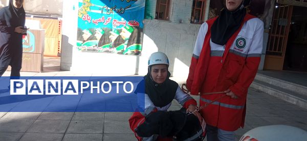 نواخته شدن بیست و ششمین زنگ نمادین استانی مانور زلزله در مدرسه شاهد ظهور آموزش و پرورش ناحیه یک