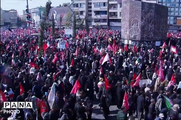اشک‌ها و بغض‌های میلیونی در مسیر تشییع پیکر مطهر رهبر شهید