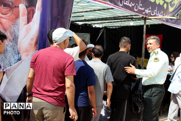 خدمت‌رسانی به زائران در حال برگشت از مشهد مقدس در موکب روستای کرک