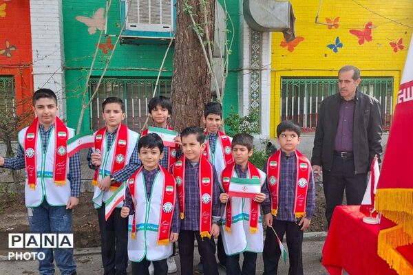 طنینِ «نهالِ امید» در دبستان ملاصدرا؛ تجدید میثاق با رهبر شهید و شهدای دانش‌آموز
