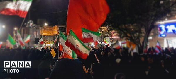 اهتزار پرچم عزاداری در سرخس در شب شهادت  امام جعفر صادق(ع)