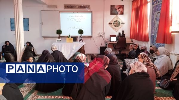 جلسه آموزش فرزند پروری برای والدین در مدرسه دخترانه مهندس رحمانی فرد ناحیه یک مشهد 