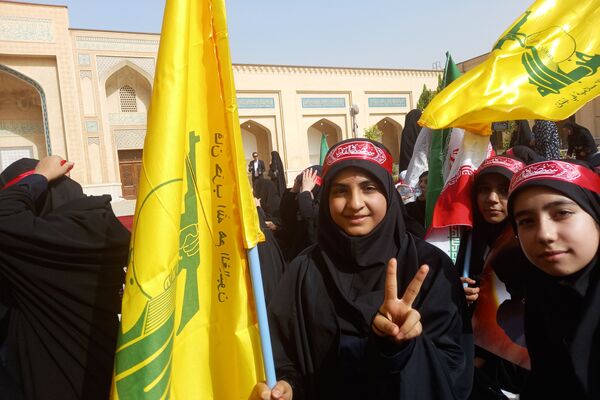 حضور پرشور دختران زینبی در تجمع دانش‌آموزی حمایت از جبهه مقاومت اسلامی