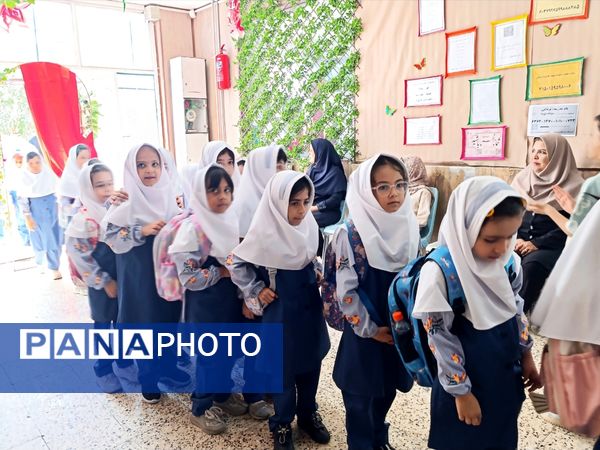 رنگین‌کمان شادی و علم در جشن شکوفه‌های کلاس اولی یزدانی