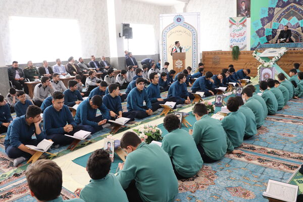 محفل انس با قرآن در مدرسه میثاق مکتب‌الصادق (ع) 