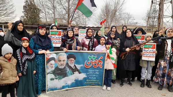 مردم منطقه بیرانوند یکپارچه در جشن انقلاب