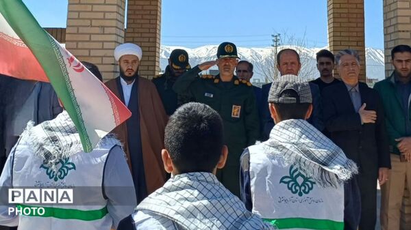 گلزار شهدای شهرستان سراب، میزبان فرهنگیان و دانش‌آموزان در هفته معلم