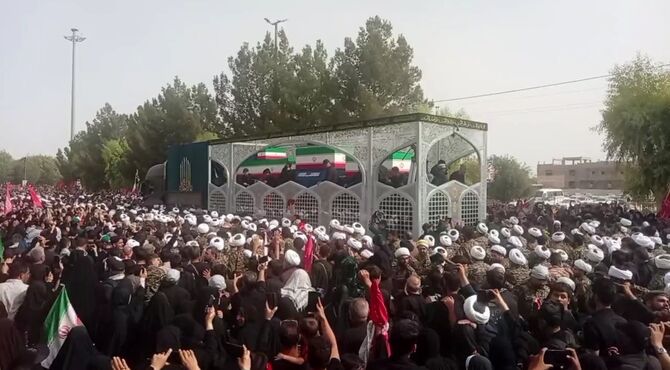 لحظاتی ناب از تشییع رهبر شهید انقلاب در قم 