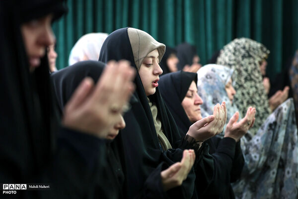 اقامه نماز عید سعید فطر در آستان مقدس امام زاده صالح(ع)