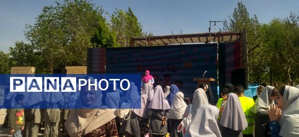 برگزاری جشن فرفره‌ها به مناسبت روز زمین پاک در شهرستان فردیس 